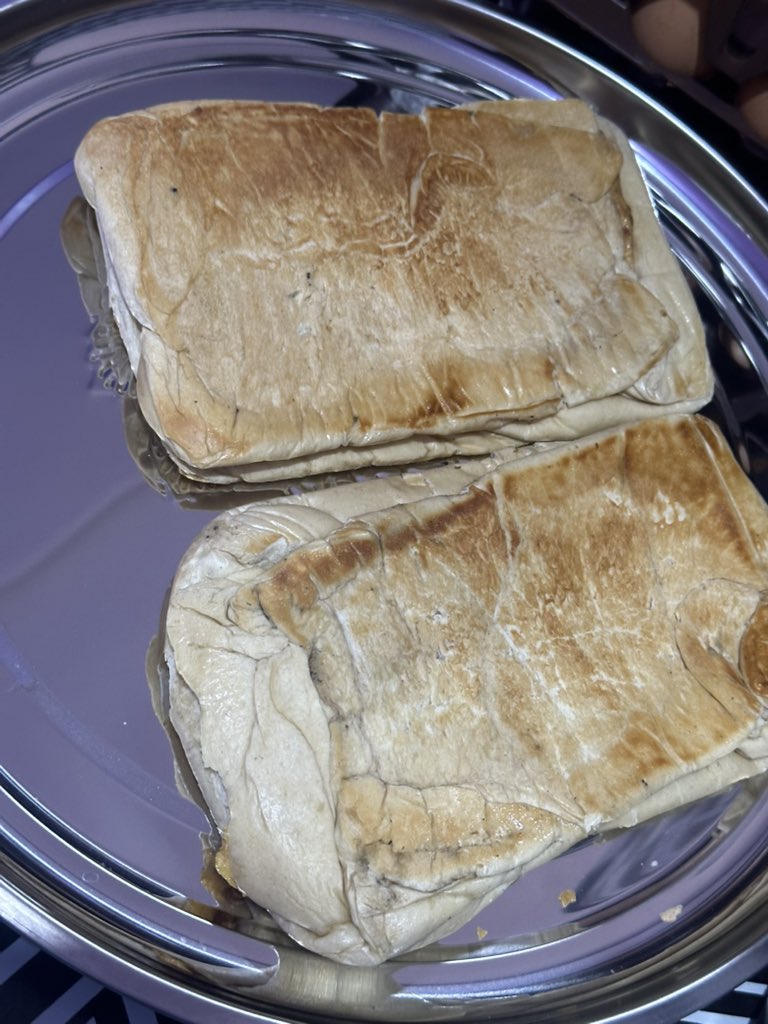 Getting ready to serve you guys back your food on campus 😍 Risky!!!!!!!!!
Oau student love’s risky