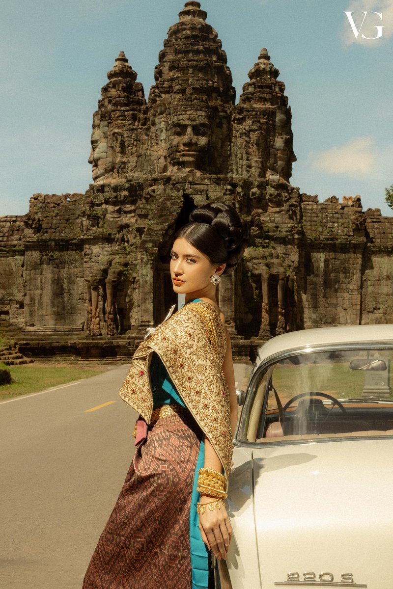 SovanRatana_'s tweet photo. Mélia Constantin radiates the soul of Khmer culture. A vintage photoshoot with the royal charm of Khmer Sbai Thom. 🌿✨🇰🇭 https://t.co/7tvgErx2Gb