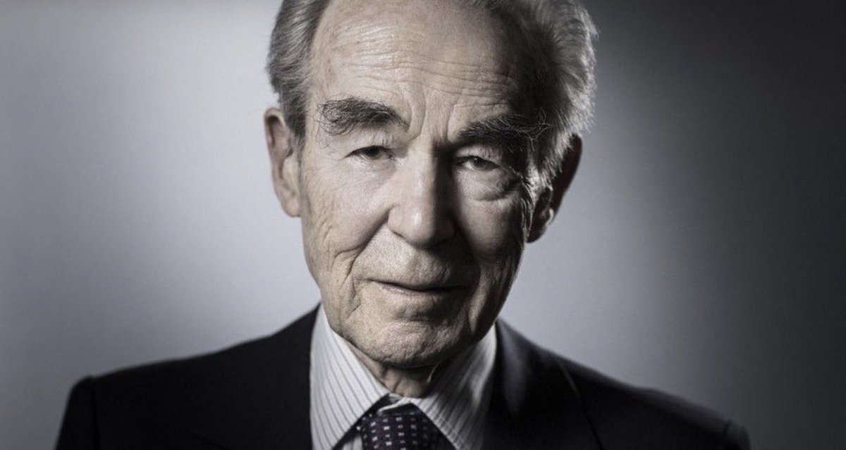 lbegon63's tweet image. «Le fascisme ne se lève pas comme la tempête en une nuit. D’abord rampant, dissimulé, ordinaire, il progresse par les voix de la haine, avivée par les difficultés économiques. Il s’empare des cœurs avant de pervertir les esprits puis de prendre le pouvoir» #Badinter #Pantheon