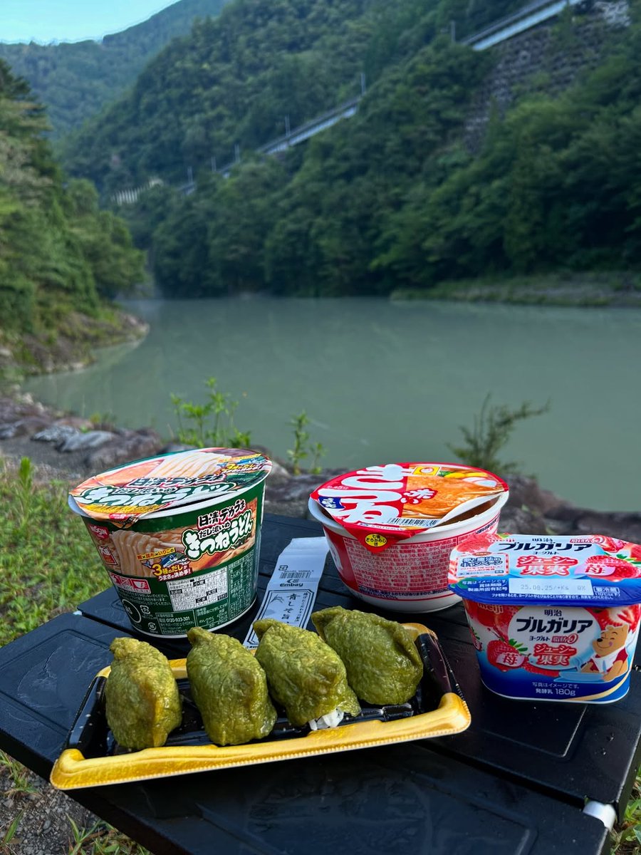 MariaVi42756419's tweet photo. キャンプの朝☀️

青空、小鳥の囀り、水面に映る柔らかな光、山の緑に包まれて迎えた朝
お手軽朝ごはん
青しそ稲荷、美味しかった✨
ゆっくりコーヒータイム☕️
#アプトいちしろキャンプ場
#ゆるキャン聖地
#キャンプ女子
#ローベンス
#キャンプ好きな方と繋がりたい https://t.co/66foMbEqx4