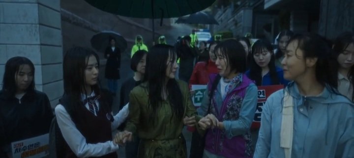 fromthescenes's tweet photo. suyeon apologized to her supporters and considered them as family

#FirstLady #FirstLadyEp5 https://t.co/7iiJfiJ5lo