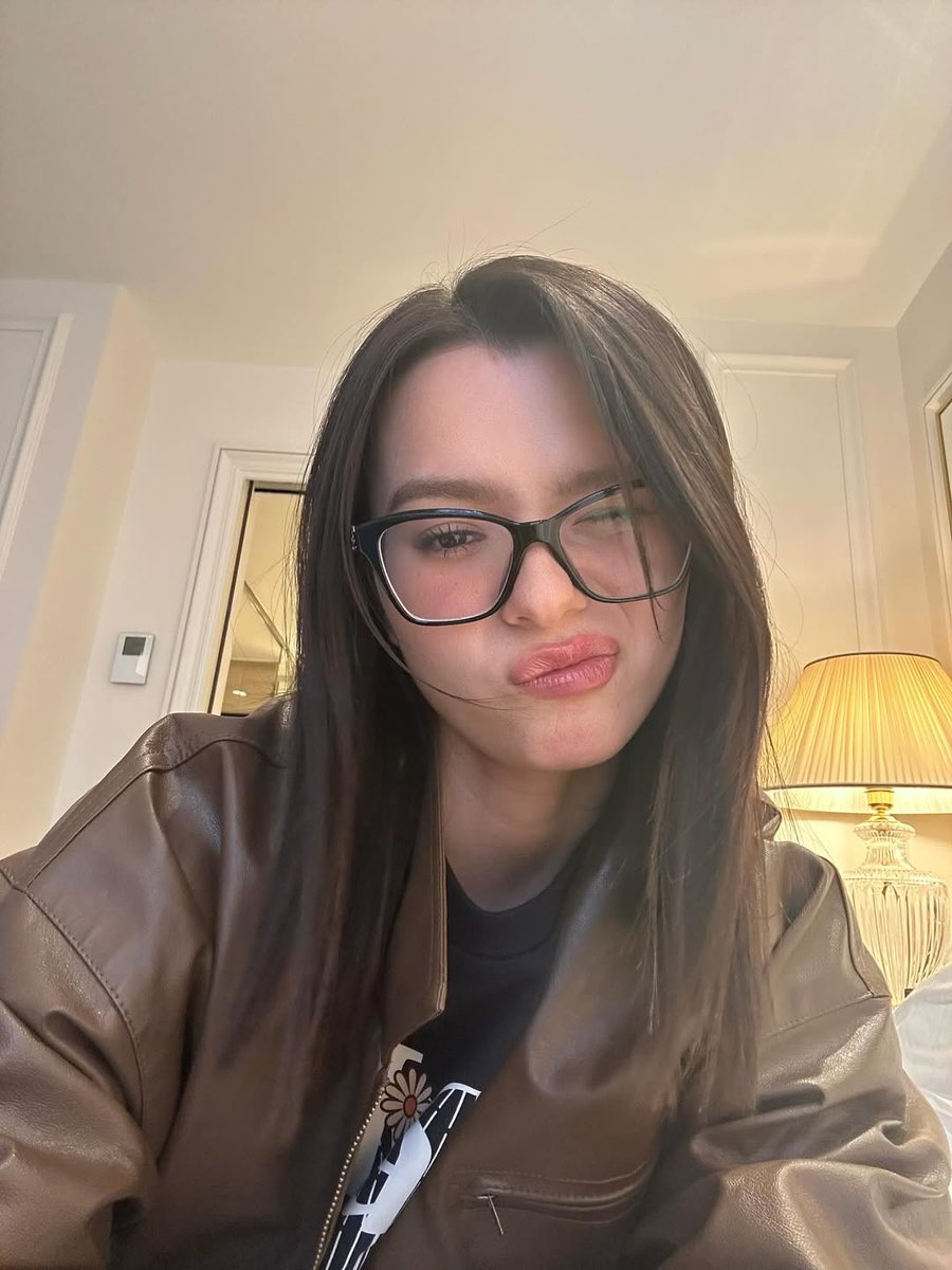 itsbecfreen_'s tweet photo. REBECCA BABYYYYY 

#beckysangels https://t.co/Ch8SBN7RAu