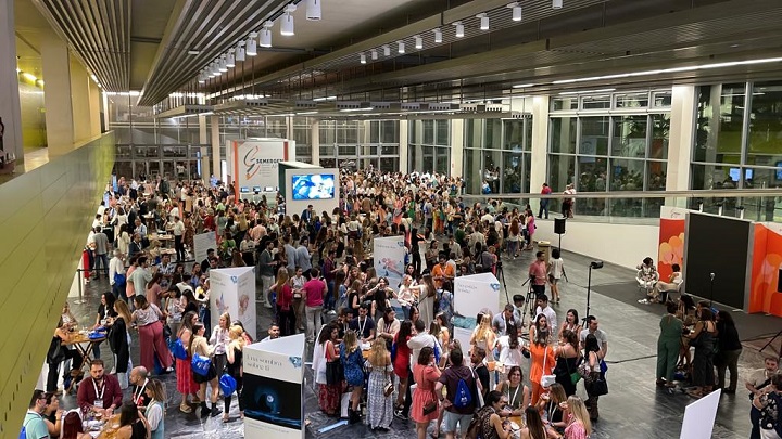 En nuestro congreso no hay jerarquías: solo colegas con café, historias y ganas de mejorar juntos. 

#FamiliaSEMERGEN
#SEMERGEN25