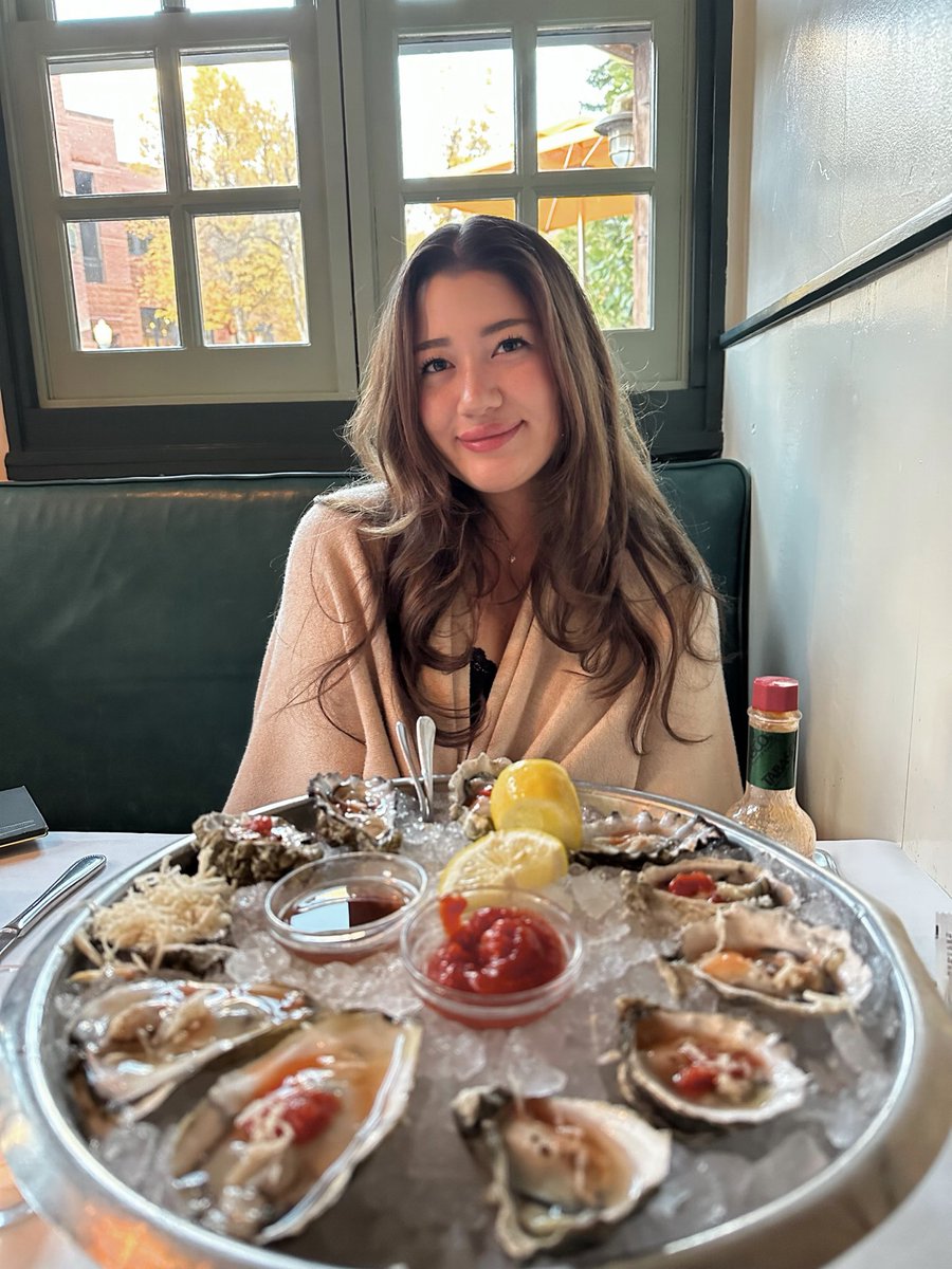 Misssweets8's tweet image. Ended the day at a local oyster bar and it was SO good 🦪🤎 Feeling so loved. Thank you all for the birthday wishes!