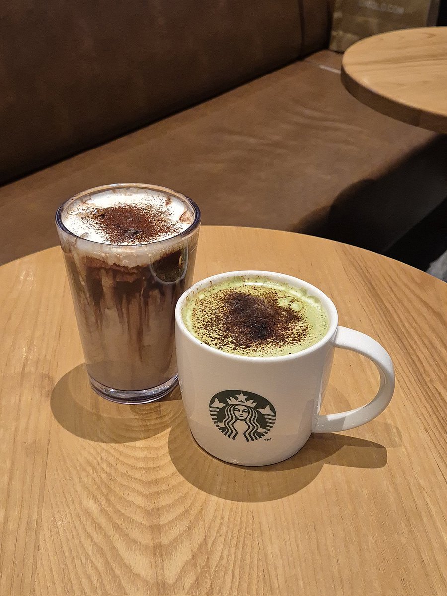 newt_travel's tweet photo. 韓国スタバの秋限定の人気メニュー🍂
毎年この時期にだけ飲める「ブラックグレーズドラテ」☕ 濃厚なクリームとコーヒーのほろ苦さが合わさっておいしんです👏🏻
さらに今年は「抹茶グレーズドティーラテ」も新たに登場しました！アイスでもホットでもおすすめです🍵
この時期に渡韓する人はぜひ飲んでみてください🤎

📍ブラックグレーズドラテ 6,500ウォン
抹茶グレーズドティーラテ 6,500ウォン