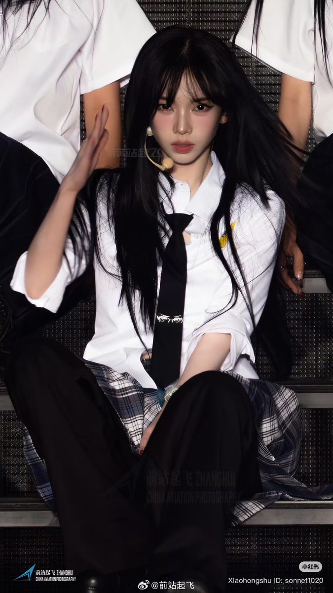 yukentseeme's tweet image. Funfact: This photo of Karina is taken by a professional photographer from Air China with 1.3m followers on Weibo.