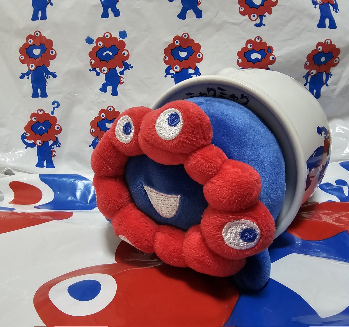 淡路屋の ミャクミャクひっぱりだこ飯を 運良く買えたので 容器は