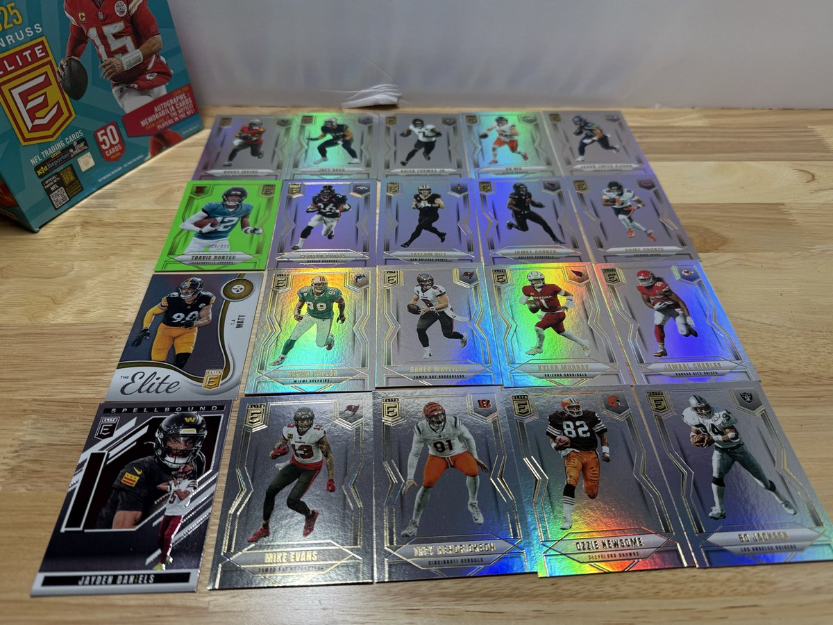 49ersSFGiants1's tweet image. Opened up the mega box last night, got some great cards #thehobby #footballcards