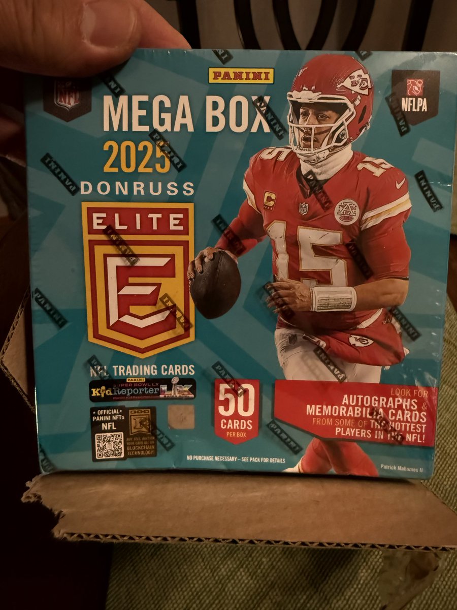49ersSFGiants1's tweet image. Opened up the mega box last night, got some great cards #thehobby #footballcards