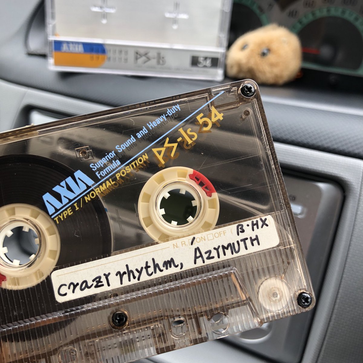 snowsun1999's tweet image. #アヂムス #アジムス　#Azymuth 
#人生にはカセットテープが必要だ
#カーステにはカセットデッキが必要だ
オシャレ😎なAXIAのテープ😀ハーフの透明プラスチックの色が独特なんだなー
アジムス🎵との相性もいい🤩