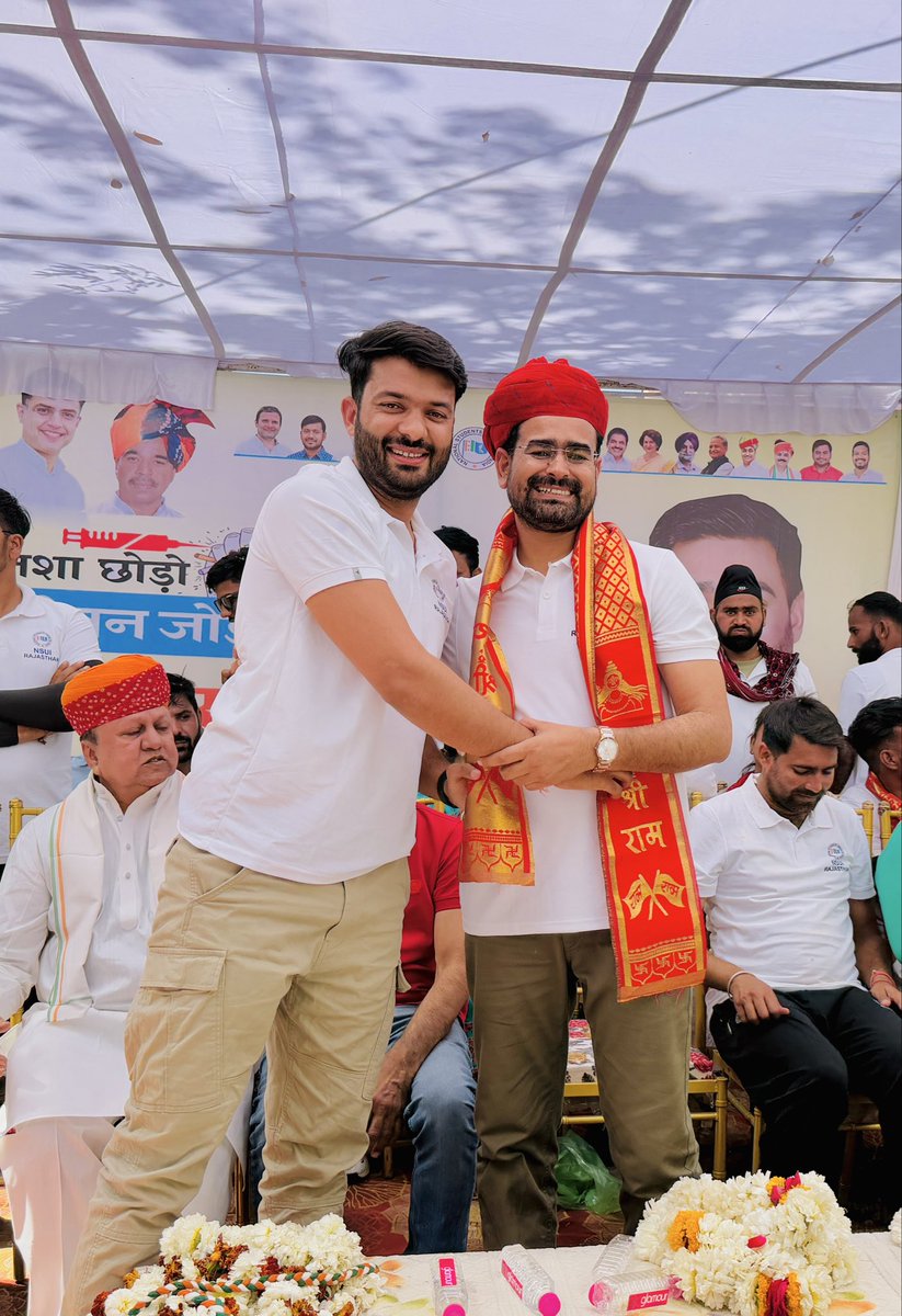 ShivprakashGjr's tweet image. सरल एवं सहज व्यक्तित्व के धनी परबतसर के लोकप्रिय विधायक बड़े भाई श्री @RamniwasGawriya जी को जन्मदिन की ढेरों बधाई एवं अशेष शुभकामनाएँ। 

महादेव से आपके उत्तम स्वास्थ्य एवं दीर्घायु जीवन की कामना करता हूँ।