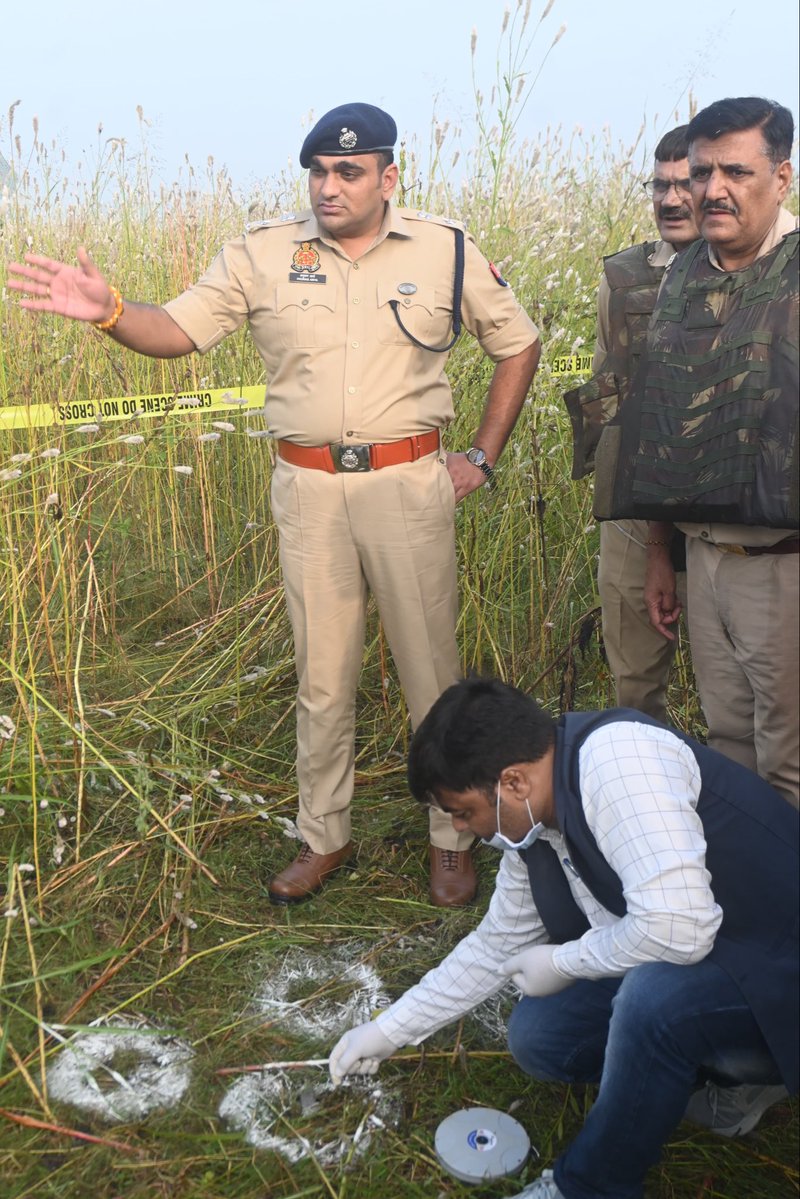 Avkush Singh Malik (@avkushsingh) on Twitter photo बरेली में अनुराग आर्य का बदमाशों पर ऑपरेशन प्रहार 🚨
पिछले 8 साल से फरार 1 लाख का इनामी बदमाश 
आज बरेली कप्तान अनुराग आर्य के हत्थे चढ़ गया 
ओर पुलिस से मुठभेड़ के दौरान यमलोक पहुँच गया 
नाम बदल के क्राइम करने का मास्टरमाइंड था इफ़्तेख़ार
<a href="/bourne2lead/">Anurag Arya</a> <a href="/CMOfficeUP/">CM Office, GoUP</a> <a href="/Uppolice/">UP POLICE</a> बरेली में अनुराग आर्य का बदमाशों पर ऑपरेशन प्रहार 🚨
पिछले 8 साल से फरार 1 लाख का इनामी बदमाश 
आज बरेली कप्तान अनुराग आर्य के हत्थे चढ़ गया 
ओर पुलिस से मुठभेड़ के दौरान यमलोक पहुँच गया 
नाम बदल के क्राइम करने का मास्टरमाइंड था इफ़्तेख़ार
<a href="/bourne2lead/">Anurag Arya</a> <a href="/CMOfficeUP/">CM Office, GoUP</a> <a href="/Uppolice/">UP POLICE</a>
