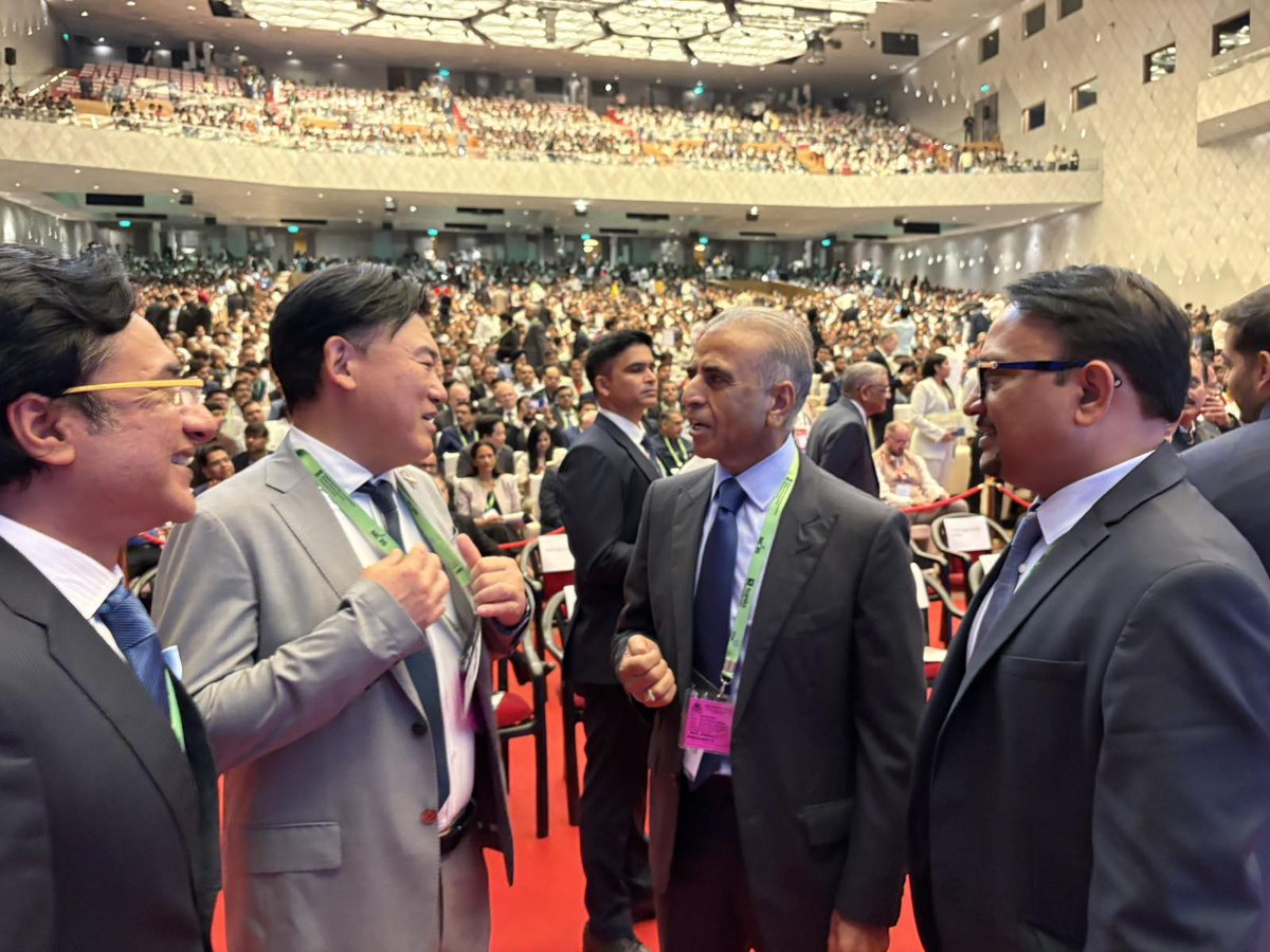 hmikitani's tweet image. Attended India Mobile Congress 2025.  So much energy.  インドモバイルカンファレンスで基調講演をやってきました。モディ首相のスピーチが非常に力強く15億人の国をリードするのはこれぐらいの熱量が必要なんだと思いました。