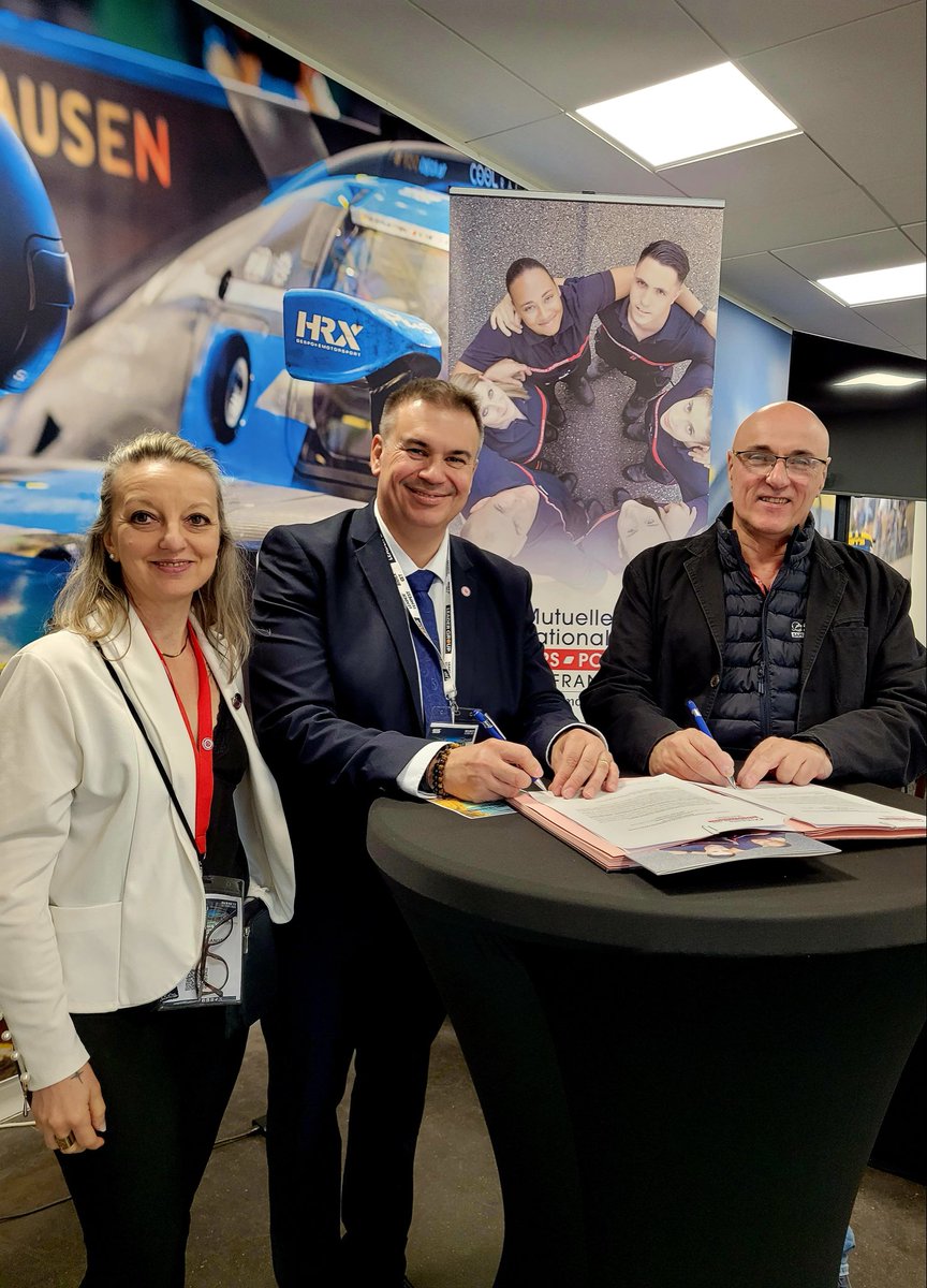 Une confiance mutualisée avec la signature de notre contrat d’assurance collective <a href="/UDSP03/">UDSP03</a> au côté du président de @mnspf .