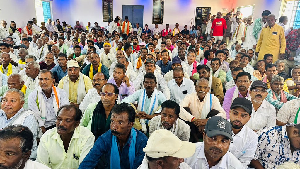 umeshpatelcgpyc's tweet image. 📍 छुरिया, जिला-राजनांदगांव
       संगठन सृजन अभियान

आज “संगठन सृजन अभियान” के तहत छुरिया, जिला राजनांदगांव में AICC के पर्यवेक्षक श्री चरण सिंह सापरा जी के उपस्थिति में महत्वपूर्ण बैठक में शामिल हुआ।