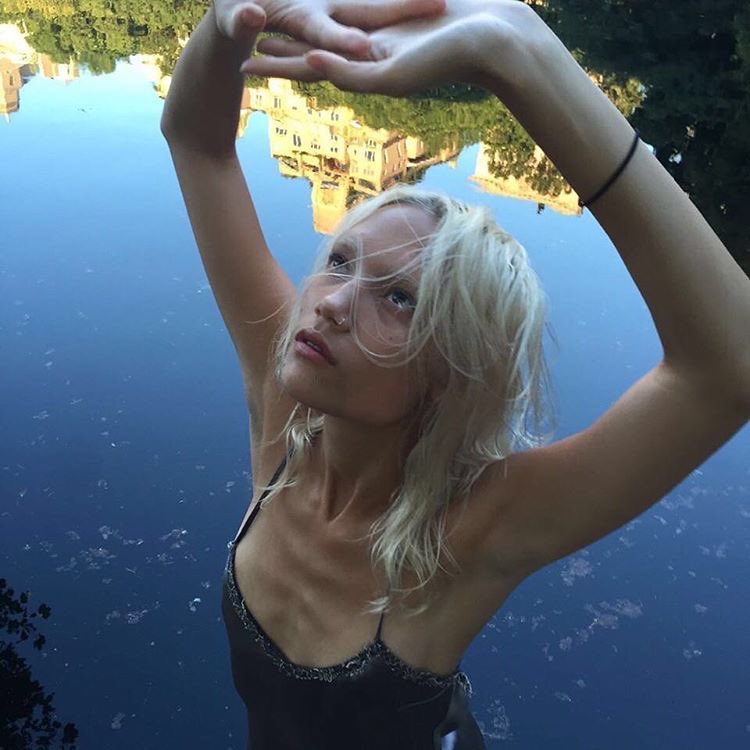 httpslaygirl's tweet image. i love this vibes omg omgggg!!!
(the chest bones in the first pic are so visible and amazing, i want them) 

🏷️ #edtwt #edtw #ed #thinspo #legspo #skinny #motivation #harshmotivation #thin #skinnylegend #ana #skinnyspo #caloriecheck #bonespo #fastingtw #dietwt #lowcal #dolldiet