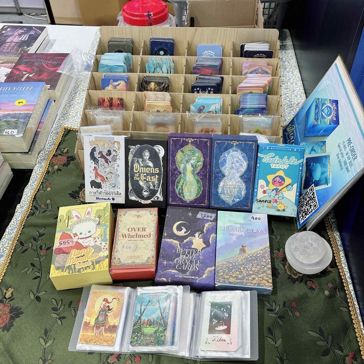 มีไพ่ทาโรต์ไปวางที่งานหนังสือนะคะ
บูธ C17 YB BOOKS
และบูธ F44 10มิลลิเมตร

ใครสนใจอยากไปจับสำรับจริงก่อน เชิญแวะไปทั้ง2บูธได้เลย มีตัวอย่างอยู่ค่า🩵✨

#งานหนังสือ #ไพ่ทาโรต์