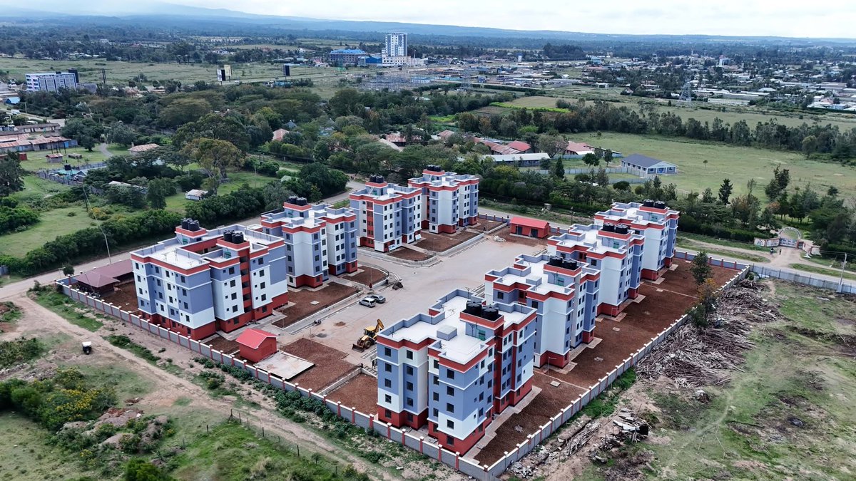 Abdijaliilsamow's tweet photo. President Ruto Delivers 200,000 Homes as President Hassan Faces Displacement Scandal

Kenya’s President @WilliamsRuto this week officially announced that more than 200,000 families have been provided with homes over the past two years under the government’s Affordable Housing Programme.

The initiative forms a central part of Ruto’s broader plan to tackle poverty and unemployment across Kenya.

In stark contrast, Somalia’s President @HassanSMohamud is facing mounting criticism both domestically and internationally after the UN Office for the Coordination of Humanitarian Affairs (OCHA) revealed that over 142,000 poor and vulnerable residents had been forcibly evicted from Mogadishu and surrounding districts.

According to the UN report, the displacements were linked to land deals involving businessmen with close ties to the presidency, who have been accused of buying public land from the government at the expense of low-income communities.

Analysts of the Horn of Africa have described the two presidents’ approaches as “a study in leadership contrasts — one building homes for his people, and the other demolishing those of the poor.”

What’s your take?
@AbdiwahabSheik7 
@ahmednasirlaw
