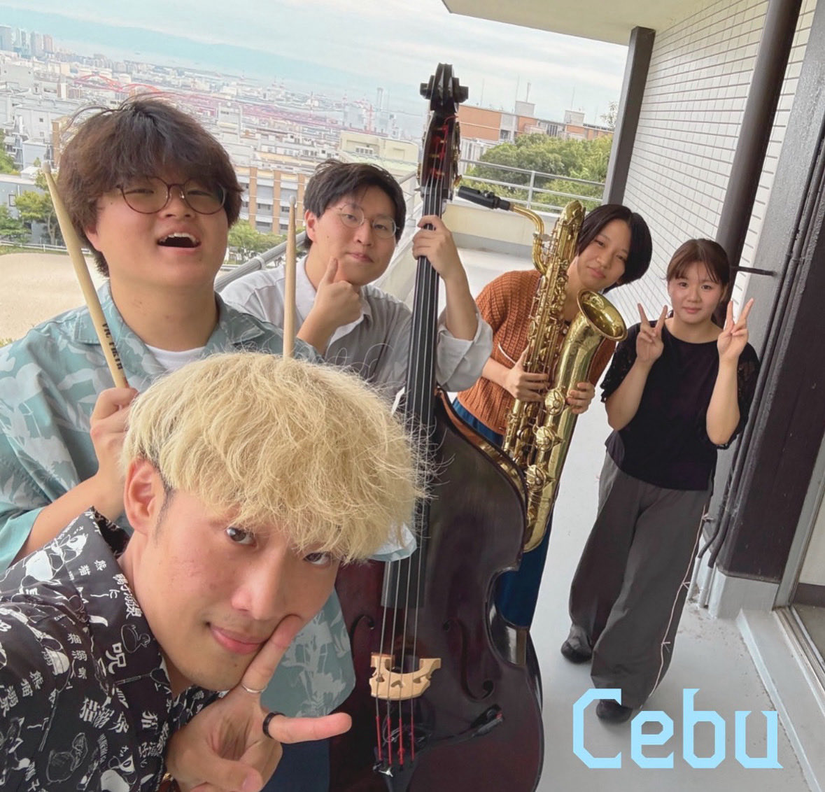 KobeunivJazz's tweet photo. 【ジャズコンバンド紹介①】
Jazz Concertに出演するバンドの紹介、2バンド目です！！

コンボ②:Cebu
初めまして"Cebu"です！
今回のジャズコンでは私たちが唯一の二管編成でバリトンサックスとトロンボーンが織りなすハーモニーをお聞きください！

 #神大  #jazz  #演奏会 https://t.co/F2Ku31Fd0w
