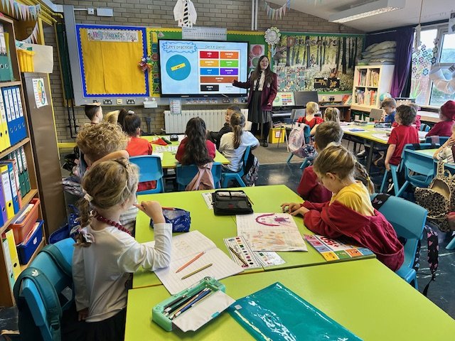 CarrickGrammar's tweet image. Some of our AS Language students had the privilege of teaching Spanish &amp;amp; French to the fantastic pupils of Whitehead Primary, to celebrate #EuropeanDayofLanguages. Well done to Cherith Horner, Gemma Moore, Harley Payne, Hayley Schmidt, Emily Duff, Layla Grange &amp;amp; Jude Kingston.