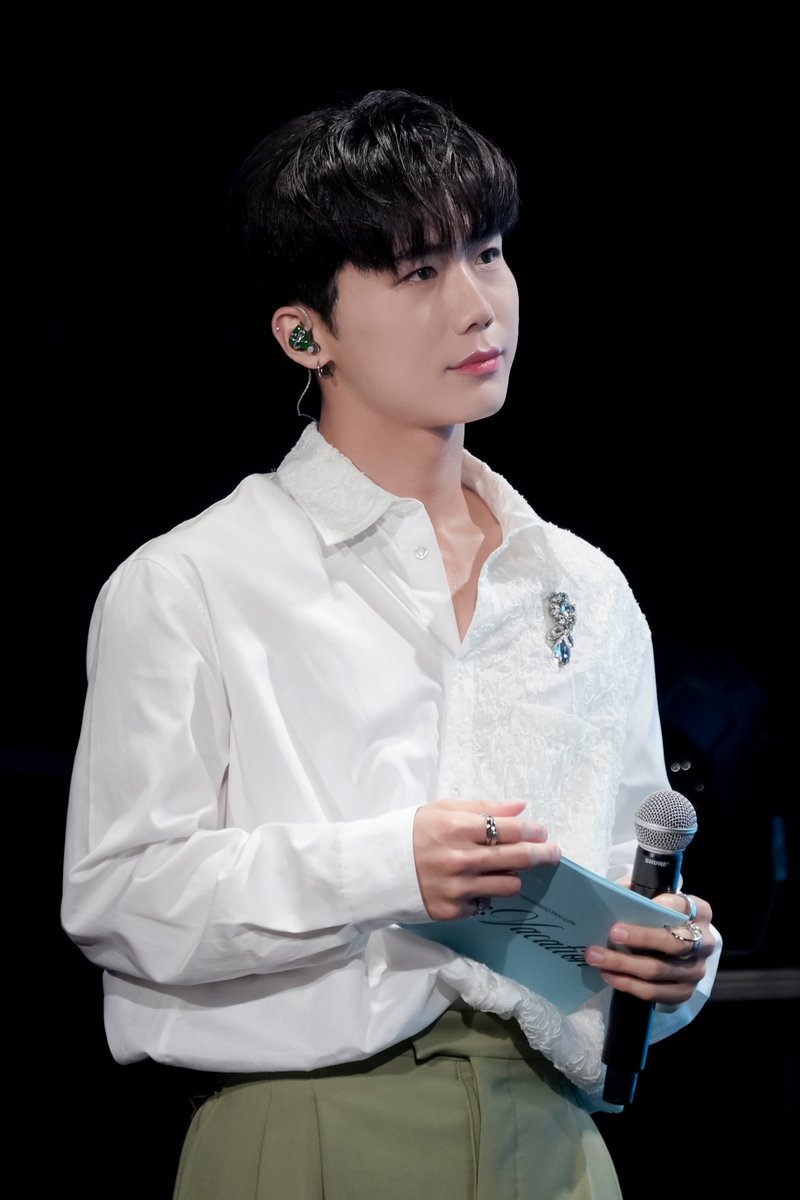 250802 HAMINWOO FAN-CON [NOTE : VACATION] 1부 스페셜MC 종형🐻
#종형 #JONGHYEONG #DKZ #디케이지 #지화자_종형이다❣️

나는 오늘보다도 내일 더 당신을 아끼고 사랑할 수 있는 사람이고 싶다. 내게 허락된 가장 특별한 행운이 당신이라도 좋겠다.