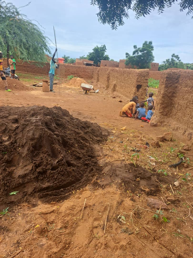 #news
🚀 #CIPMEN sur le terrain !
👉Laba : lancement du chantier de la SCOOPS Sawki
👉Ibohamane : visite du nouveau site de la SCOOPS Tatami Arziki
👉Tabalak, Tamaské &amp; Keita : séances de travail avec les bénéficiaires pour le renforcement de capacités.
#ReELMahita
<a href="/EnabelauNiger/">Enabel au Niger</a>
