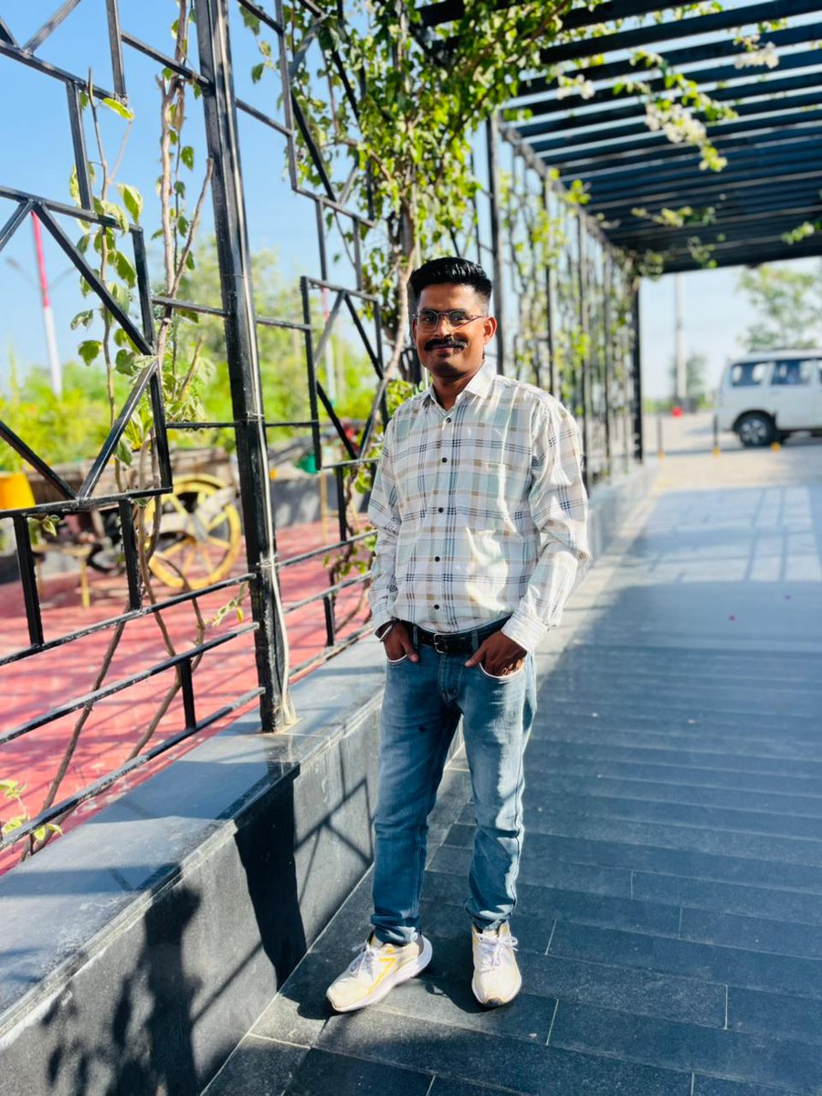 krishantiw38114's tweet image. “Confidence is the best outfit — rock it and own it. 💪✨
#KrishanTiwariDm #StyleVibes #AttitudeMode #ConfidentLook”