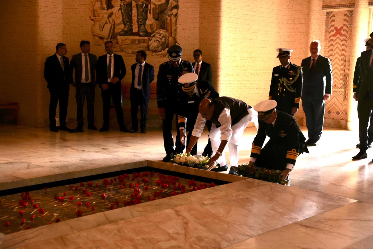 rajnathsingh's tweet image. Paid homage at the Australian War Memorial in Canberra, a place that stands as a tribute to the courage and sacrifice in defence of the values of freedom and democracy that our two countries cherish.
Honoured the memory of Indian soldiers who fought valiantly in distant lands…