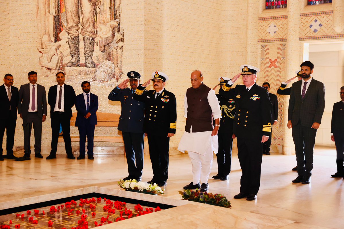 rajnathsingh's tweet image. Paid homage at the Australian War Memorial in Canberra, a place that stands as a tribute to the courage and sacrifice in defence of the values of freedom and democracy that our two countries cherish.
Honoured the memory of Indian soldiers who fought valiantly in distant lands…
