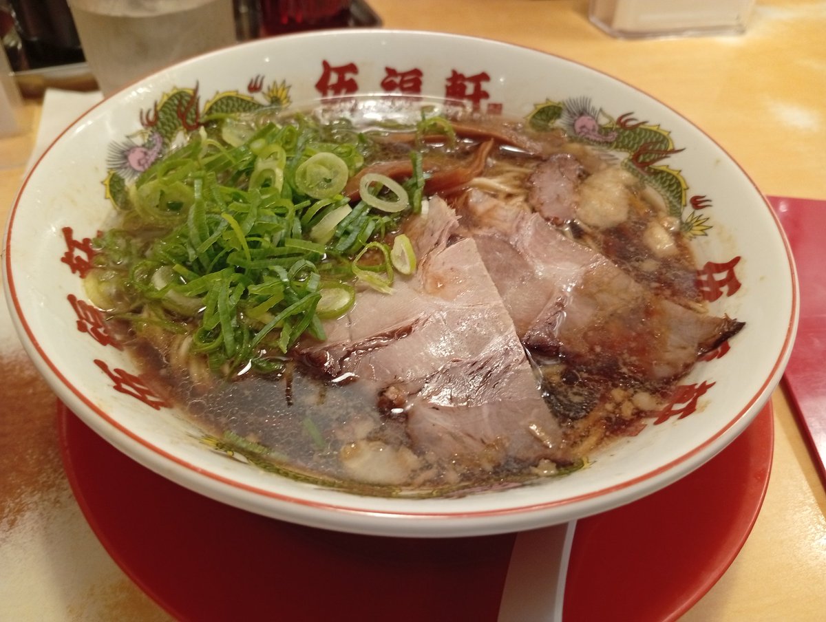 黒醤油ラーメン。
スープもメンマも焼豚もちょっと黒いけどちゃんと醤油味ラーメンしてる
#木曜日はラーメンの日