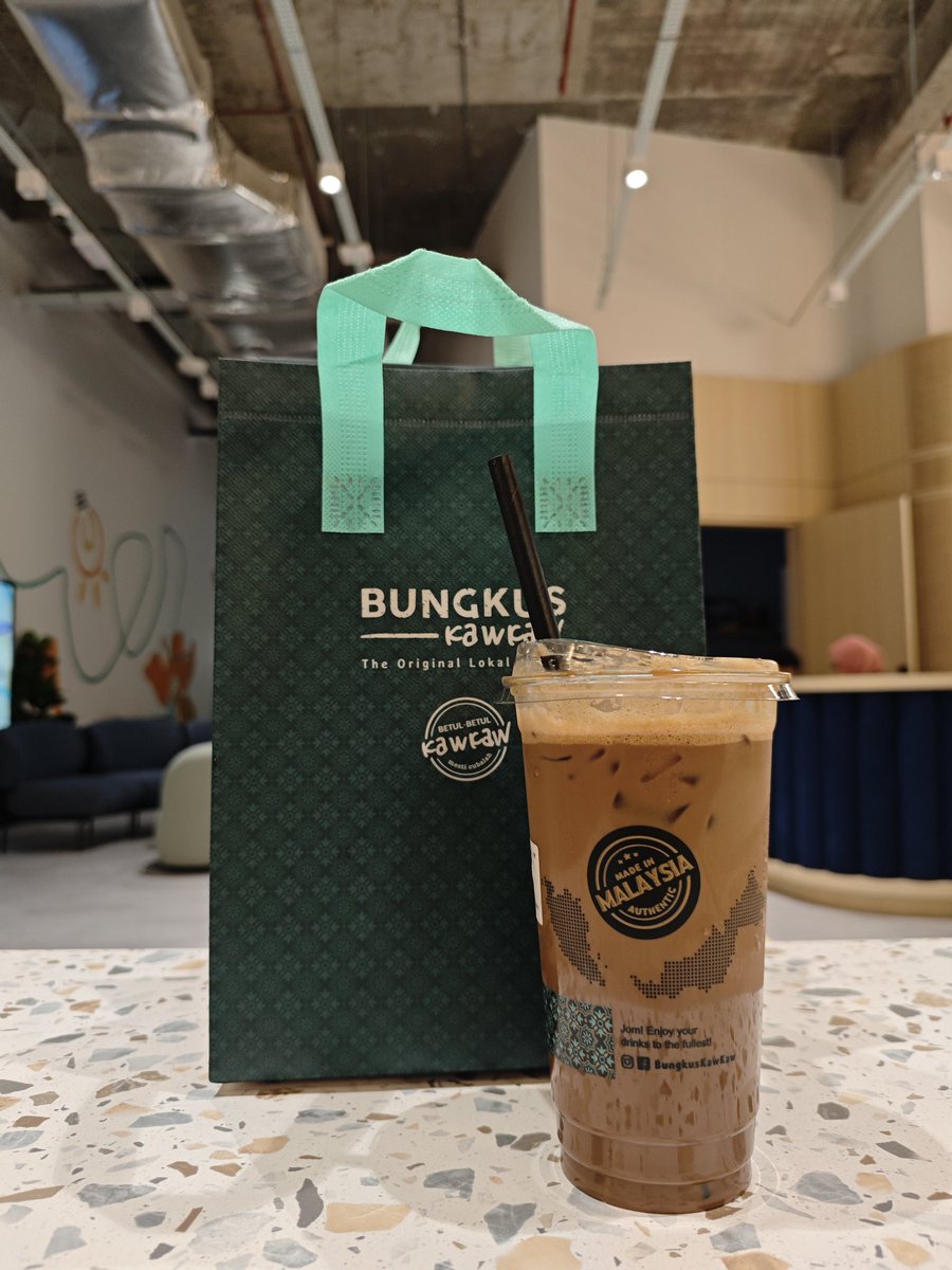 Mysteri_dark's tweet image. Kopi Kaw Kaw.

Sedap. Cheap. Berkualiti.

Got 2 for the price of 1 coffee from a 'coffee shop'.

And you get a thin insulated bag when you buy 2.

My top choice. #kopi