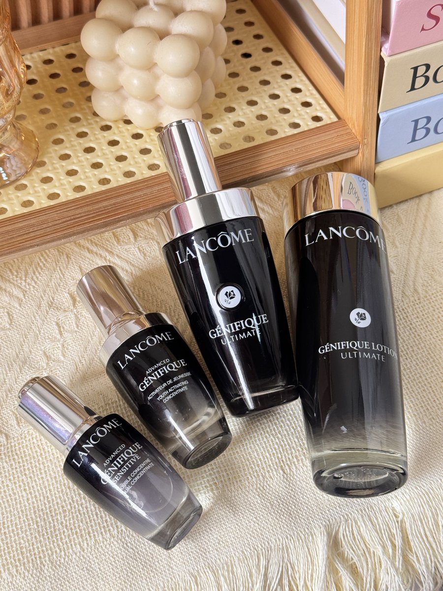 ใช้ Lancôme Génifique มาหลายสูตร หลายขวดแล้ว แต่เพิ่งเคยได้ลองมาใช้ร่วมกับตัวน้ำตบของเค้าเป็นครั้งแรกค่ะ🥹

LANCOME GENIFIQUE ULTIMATE LOTION นางเป็นโลชั่นสูตรเอสเซนส์ ให้ผิวดูฉ่ำโกลว์ ชุ่มชื้น เนียนละเอียด เนียร์ใช้คู่กันกับ Genifique Serum ยิ่งดี