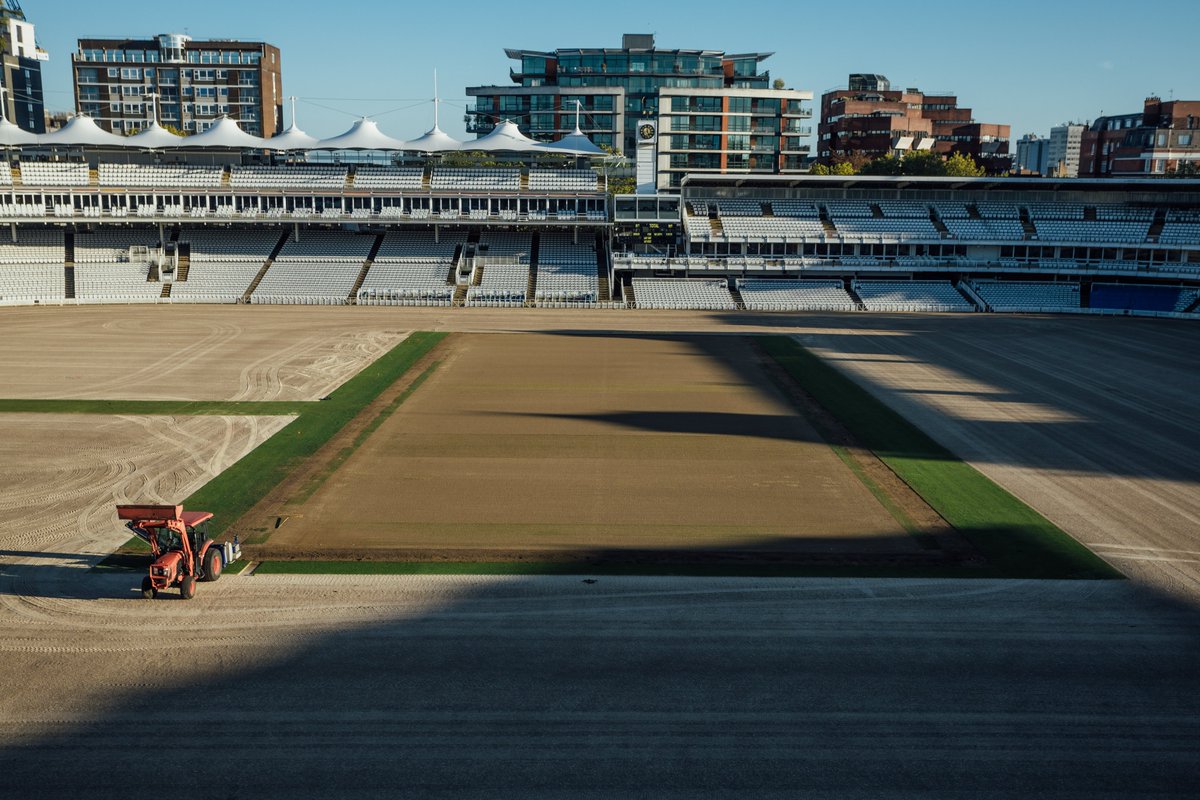 Fineturf's tweet photo. Application of Ongar Loam, 6.5.10 fertiliser, and @DLF_Seeds seed to complete the 2025 renovation works on the main square at @HomeOfCricket for
@Karl_McDermott

#Fineturf #LordsCricketGround #TurfRenovation #SportsTurf #GroundsMaintenance #DLFSeed https://t.co/777jw4cXKD