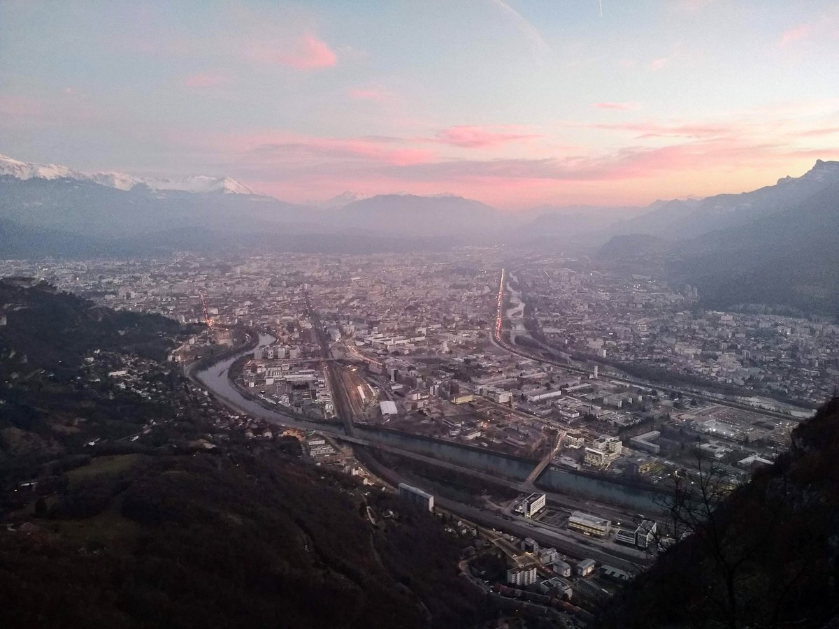Crépuscule sur le Neron.
#Grenoble #Alpes