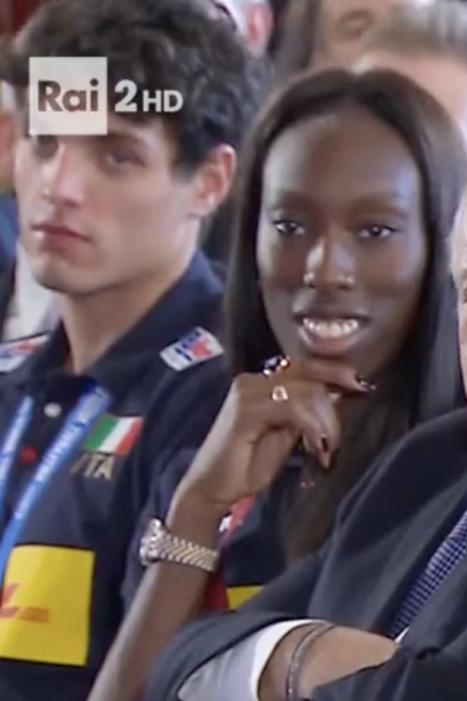 alemichstan's tweet photo. and then this was paola listening to fefe's speech haha she seems amused by fefe ๐ #divaapproved https://t.co/X4G02QZRNd