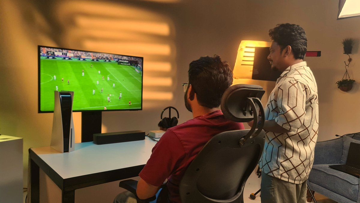 productvideost1's tweet image. Not all our screens are for editing. 😉
Sometimes, it’s about goals that don’t involve deadlines. ⚽🎮

#BehindTheScenes #WorkPlayBalance #PVS