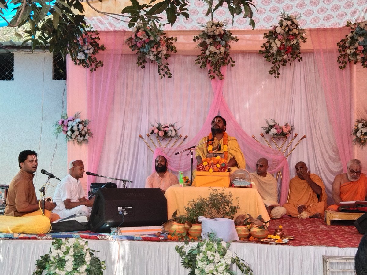 pkshukla750's tweet photo. श्री (डॉ) प्रोफेसर एम डी गोस्वामी परिवार, वसंत विहार कालोनी तिली रोड सागर की ओर से, राजीव नगर, शिवाजी वार्ड तिली रोड सागर में भागवत कथा का शुभारंभ आज़ से हो गया है। सभी परिवार सादर आमंत्रित हैं।🙏 https://t.co/BJwZXmbFVQ