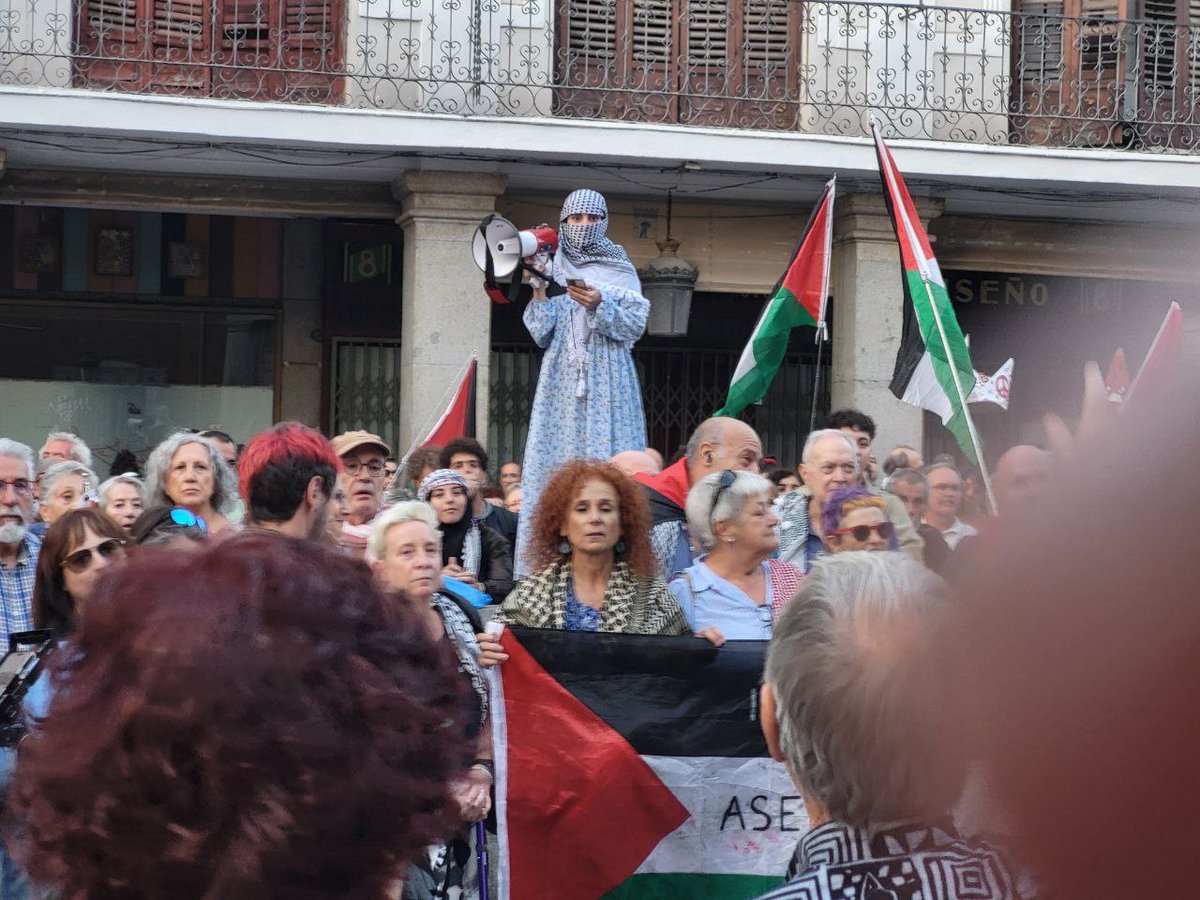CGT's tweet image. Flotilla de la Libertad |
Anteayer, el gobierno genocida de #Israel detuvo a las tripulantes del #Conscience. Las tiene secuestradas junto a algunas de las de la #GlobalSumudFilotilla y ayer nos concentramos frente al @MAECgob 
#GazaGenocide‌