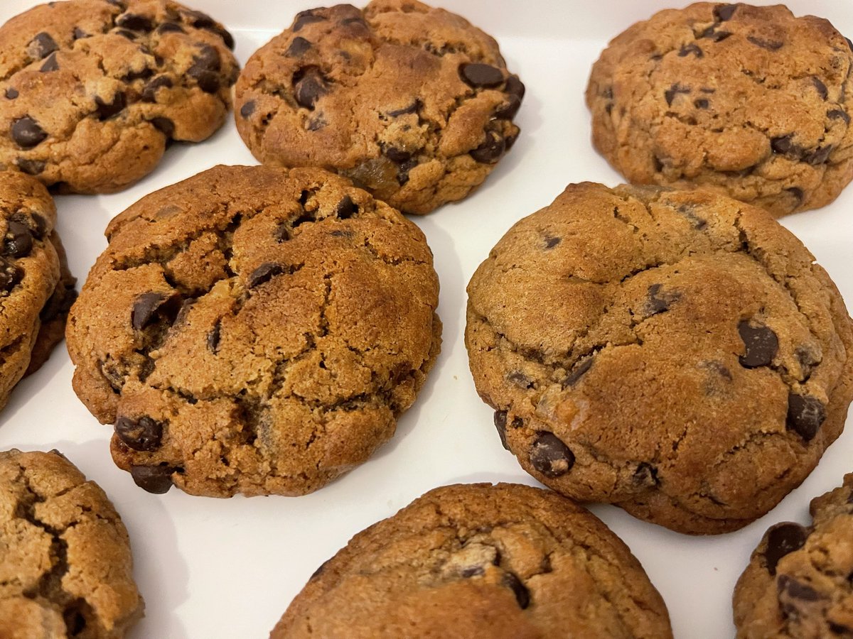 TheDivineFrog's tweet image. Anyone for a stem ginger dark chocolate cookies? Recipe by @BakingExplorer #bakingtwitter #baking