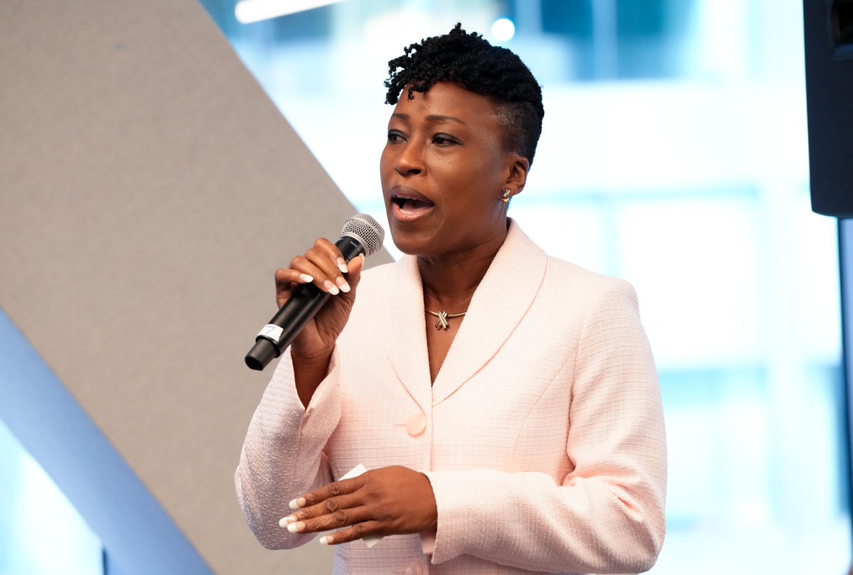 SholaMos1's tweet image. #UNGA80 Honoured to share my thoughts at @UN_Women Leadership for Peace conference in New York. There&apos;s no peace without justice &amp;amp; systemic racism plays an integral part in how rape, domestic violence &amp;amp; sexual violence of White women is treated differently from that of Black and…