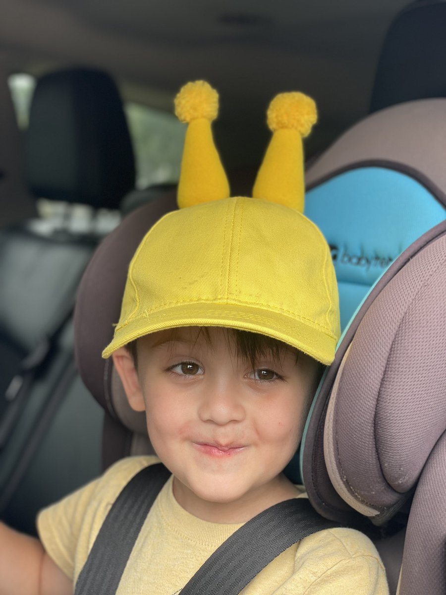 The best part of having car rider duty is meeting everyone’s adults and siblings! Everyday W and I fist bump and high five and it always brings a smile to my face! 🥰 <a href="/BirdneckES1/">Birdneck ES</a>