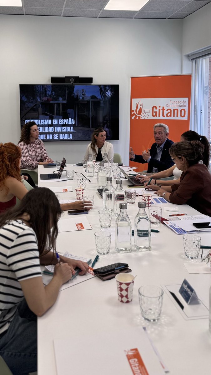 gitanos_org's tweet photo. El #chabolismo se puede erradicar.

🎙️ Hoy trasladamos a los medios de comunicación la realidad del chabolismo en España y nuestras propuestas al Plan Estatal de Vivienda 2026-2030.

Esto proponemos desde la Fundación Secretariado Gitano👇🏽 https://t.co/lEwvaMPYrv