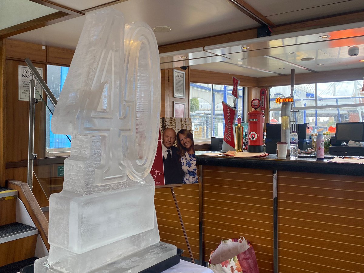 TechneIce's tweet image. #drinks all around, courtesy of this #celebration #iceluge from #TechneIce, #happyanniversary 
#icesculpture #Ice #creative
