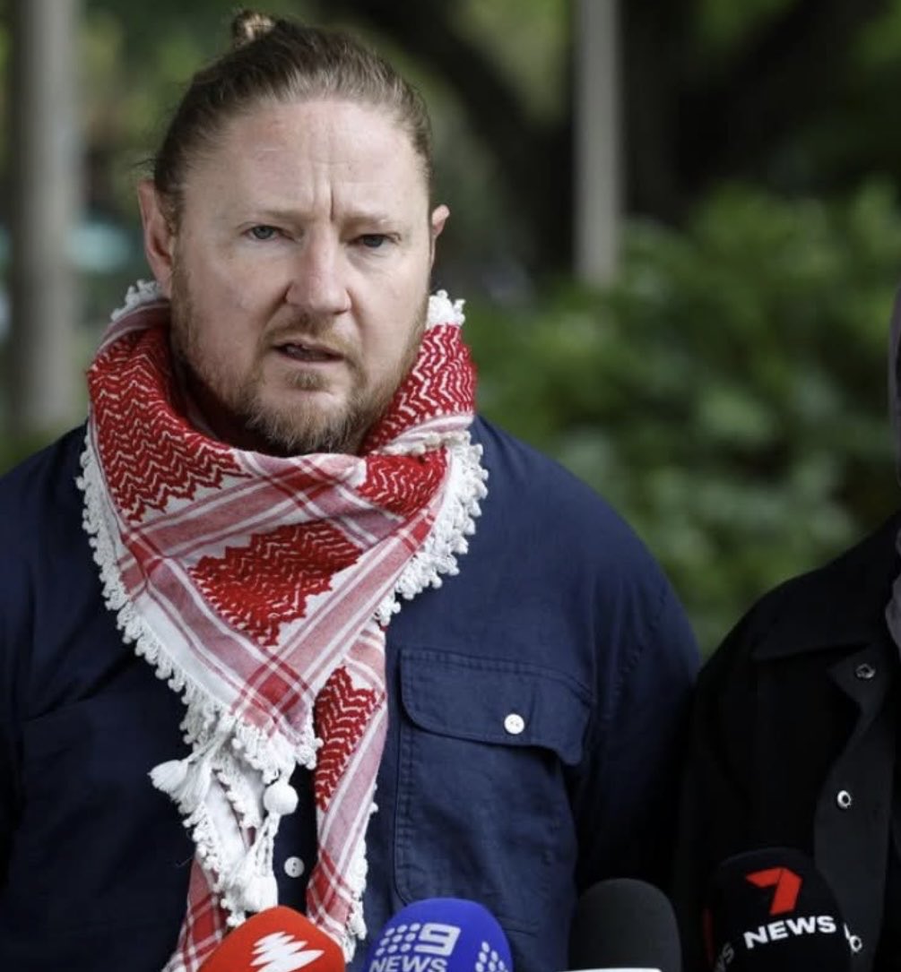 littlemykonos's tweet image. Meet 41 year old serial protestor Josh Lees.

He’s across it all :
LGBT rights 
Climate change 
Anti racism 
BLM
Palestine 
Pro Covid lockdowns