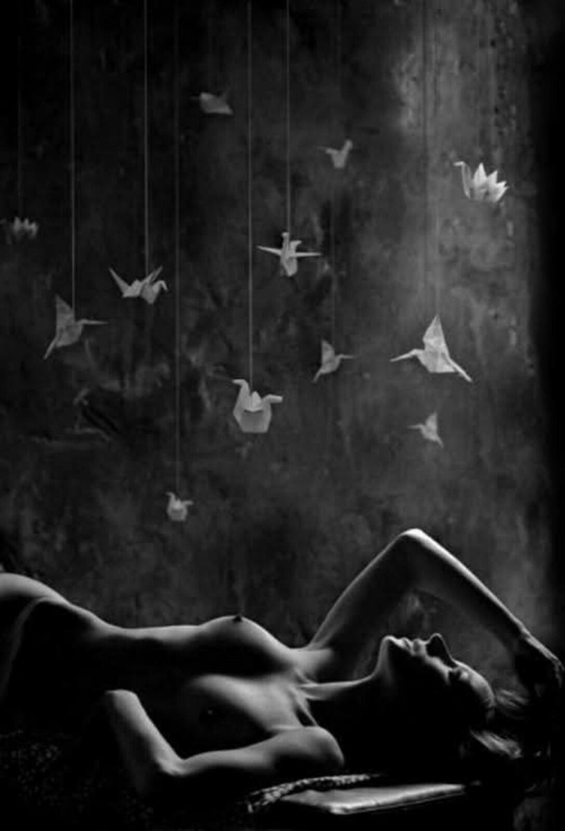 "Sólo yo puedo juzgarme. 
Yo sé mi pasado, yo sé el motivo de mis opciones, yo sé lo que tengo dentro. Yo sé cuánto he sufrido, yo sé lo que es ser fuerte y frágil, yo y nadie más."

Oscar Wilde
