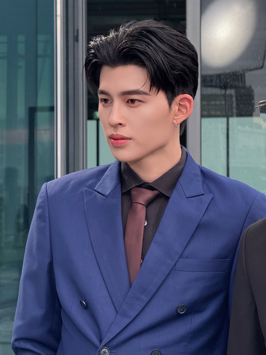 there is no one else who could do khun thee role, just pond...is crazy how he fits in the character #ppnaravit