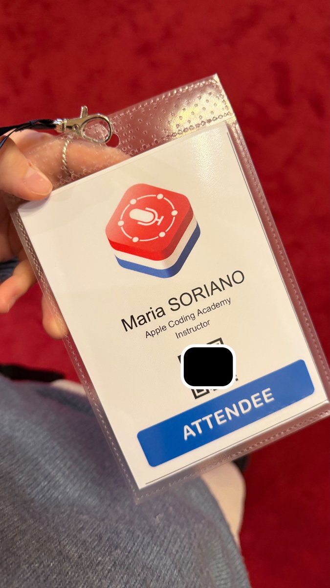 acodingacademy's tweet image. 👩🏼💻 En estos días se ha celebrado la conferencia Swift Connection en París, donde nuestra compañera @soriano_tech ha asistido como Instructor de Apple Coding Academy. Creando sinergias, networking y aprendiendo cosas nuevas muy interesantes en sus charlas sobre Liquid Glass y…