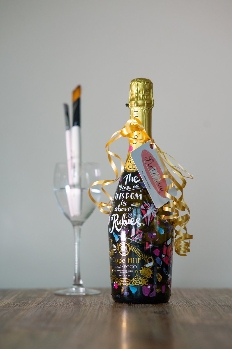 VicPictoria's tweet image. When people ask for raffle prizes
I like to create something magical.
A one-of-a-kind thing
Something unique
A thing to celebrate,
So that later on when the event is over,
YOU can pick it up and reflect on the fact...
That luck is in us all.
Always.

#Rubyball #PimpedupProsecco