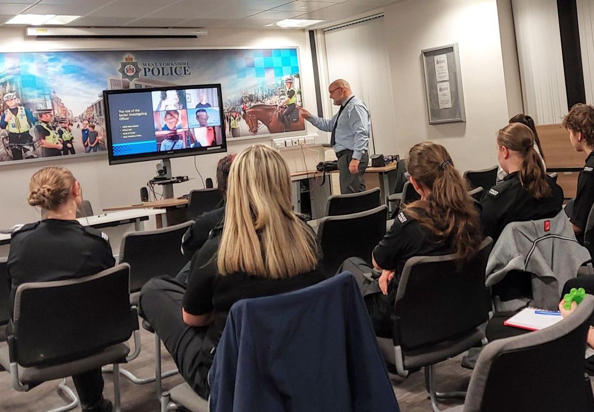 Leeds South cadets had the privilege of learning first hand from a D/Ch Supt about the role of a Senior Investigating Officer in our Homicide &amp; Major Enquiry Team  
With a career rich in examples of complex cases &amp; unusual incidents, our cadets learnt what is really involved #SIO