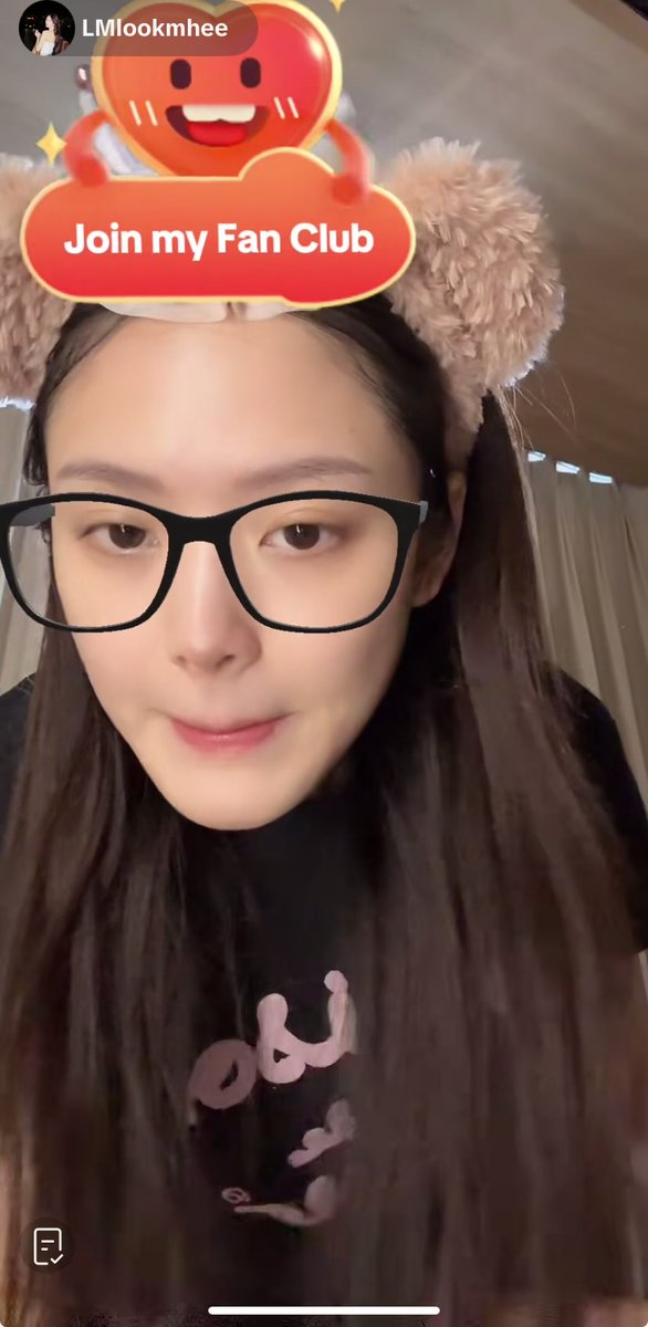 girlfaen0's tweet image. *spilled her chicken essence drink* 

: (sing) My life is hard but lookmhee make it HARDER ~ 🎵🎶

our clumsy girl 🤣🤣🤣

#ลูกหมีปัญญาพัชร #LMlookmhee